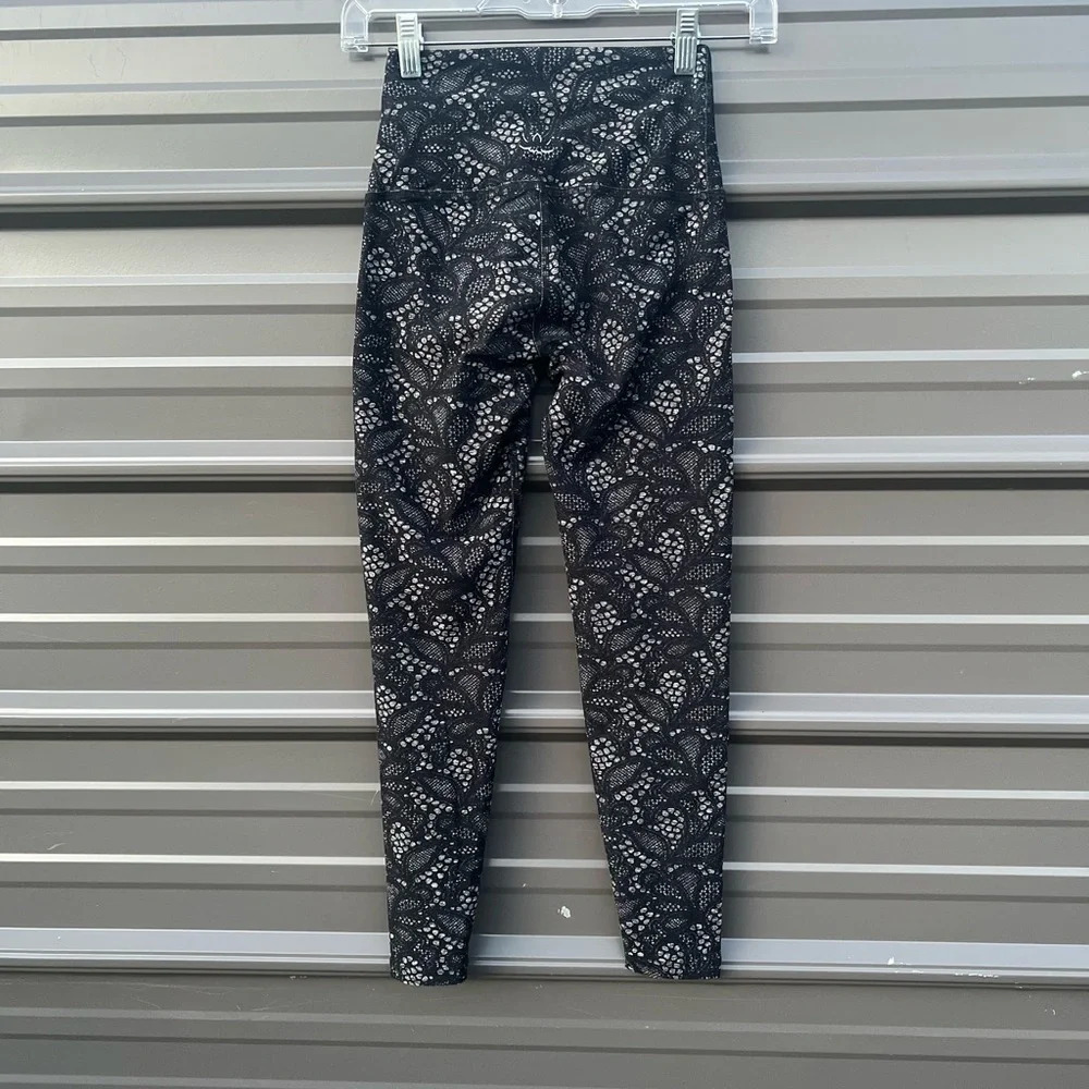 beyond Yoga Women's Cropped Leggings Size XS - Picture 2 of 8